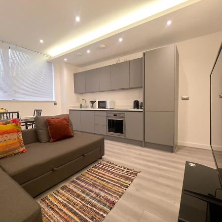 Lovely 2 Double Bedroom Flat With Free Parking - At The Atrium Mk Milton Keynes Kültér fotó