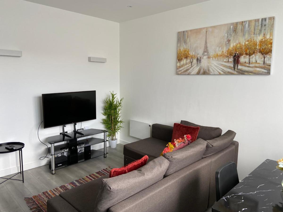 Lovely 2 Double Bedroom Flat With Free Parking - At The Atrium Mk Milton Keynes Kültér fotó