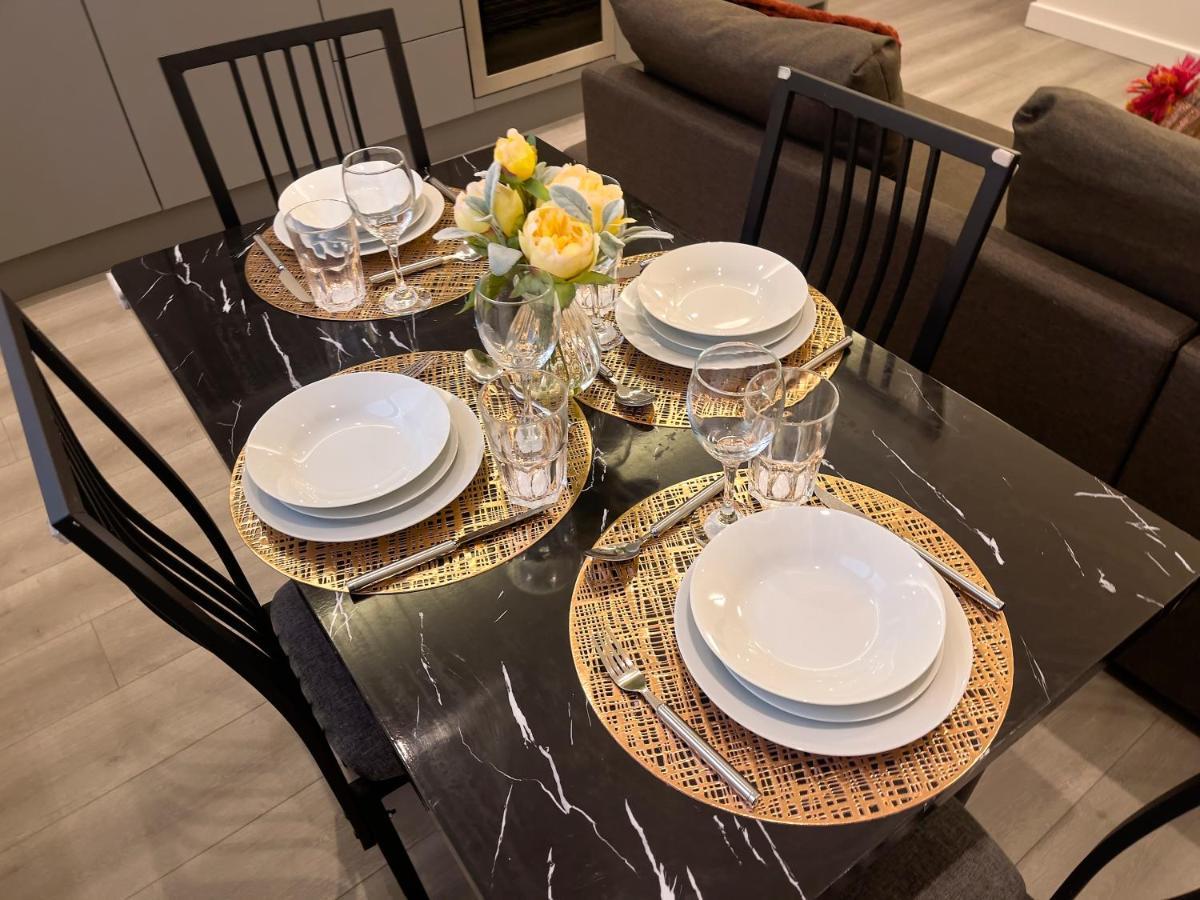 Lovely 2 Double Bedroom Flat With Free Parking - At The Atrium Mk Milton Keynes Kültér fotó