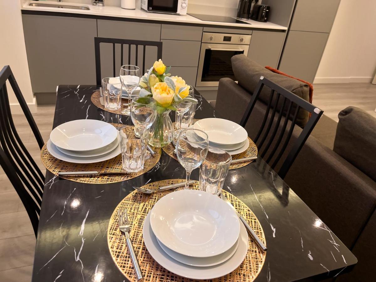 Lovely 2 Double Bedroom Flat With Free Parking - At The Atrium Mk Milton Keynes Kültér fotó
