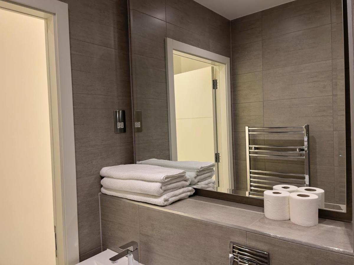 Lovely 2 Double Bedroom Flat With Free Parking - At The Atrium Mk Milton Keynes Kültér fotó