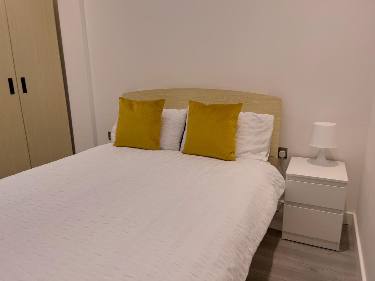 Lovely 2 Double Bedroom Flat With Free Parking - At The Atrium Mk Milton Keynes Kültér fotó