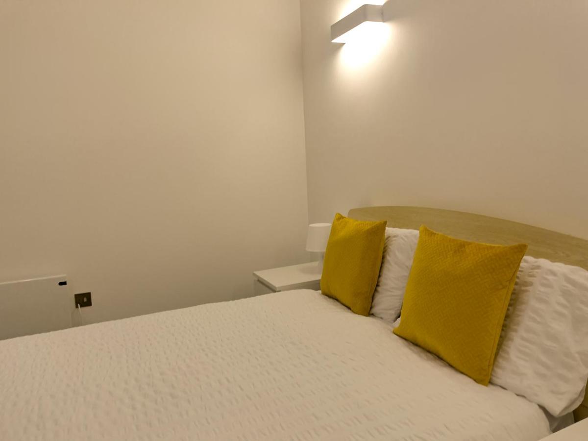 Lovely 2 Double Bedroom Flat With Free Parking - At The Atrium Mk Milton Keynes Kültér fotó
