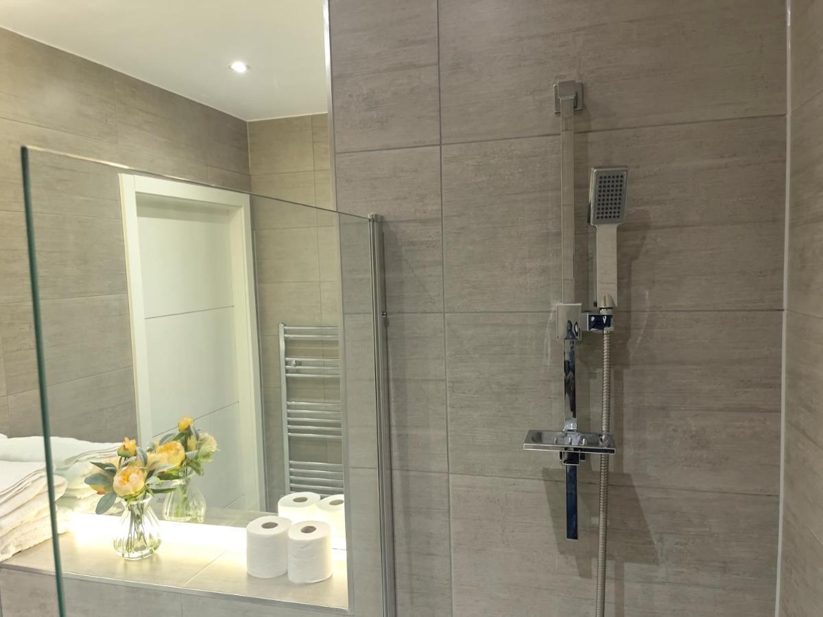 Lovely 2 Double Bedroom Flat With Free Parking - At The Atrium Mk Milton Keynes Kültér fotó