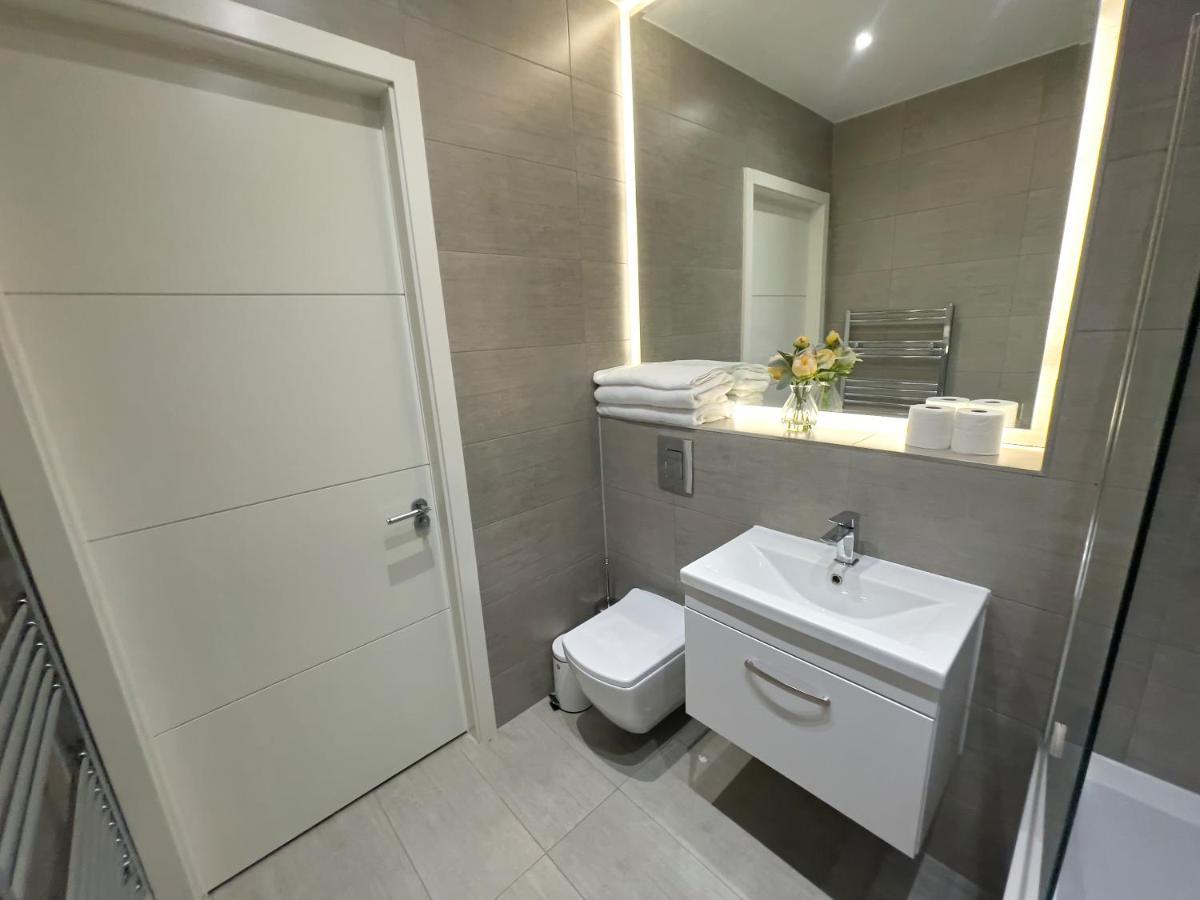 Lovely 2 Double Bedroom Flat With Free Parking - At The Atrium Mk Milton Keynes Kültér fotó