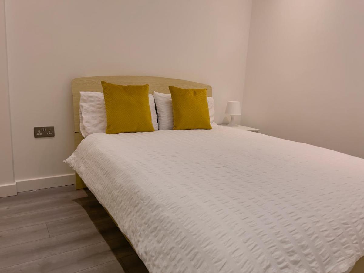 Lovely 2 Double Bedroom Flat With Free Parking - At The Atrium Mk Milton Keynes Kültér fotó