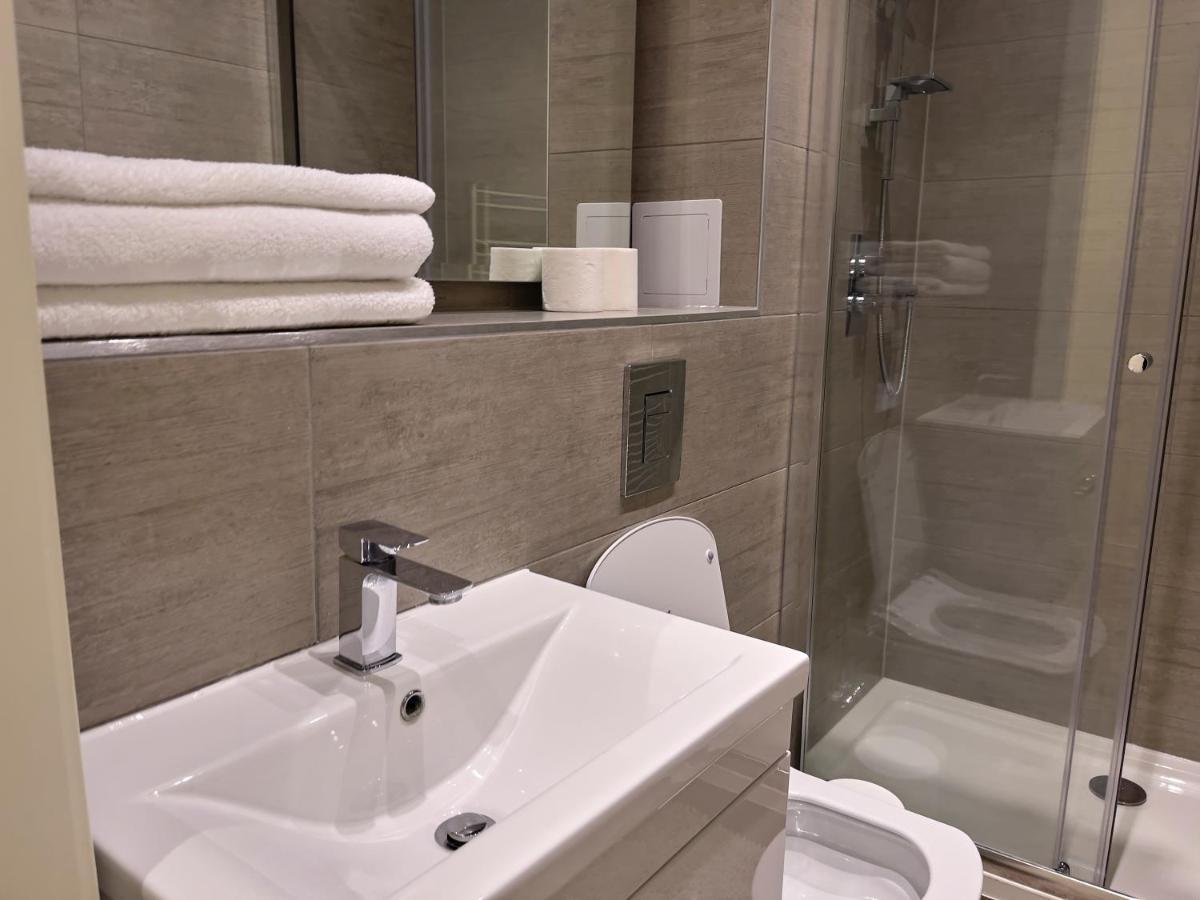 Lovely 2 Double Bedroom Flat With Free Parking - At The Atrium Mk Milton Keynes Kültér fotó