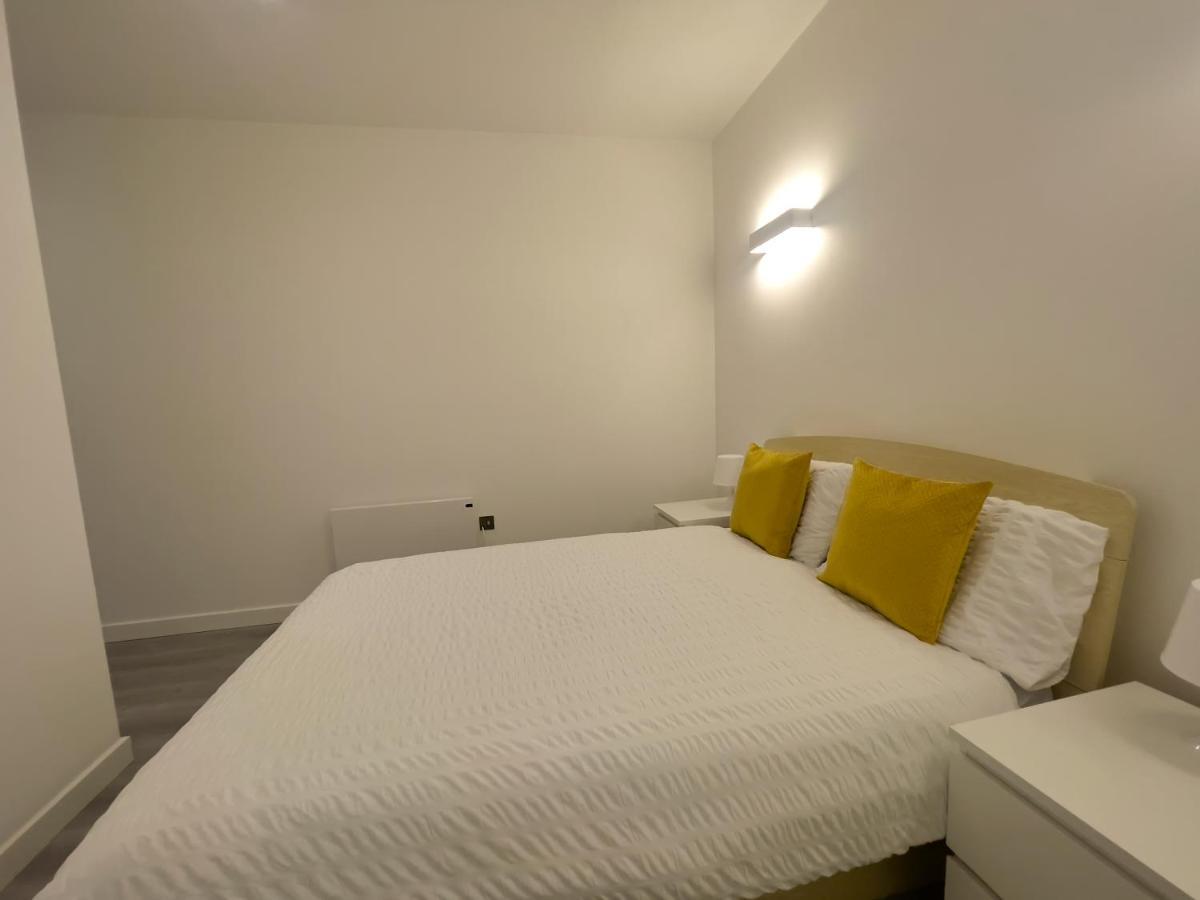 Lovely 2 Double Bedroom Flat With Free Parking - At The Atrium Mk Milton Keynes Kültér fotó