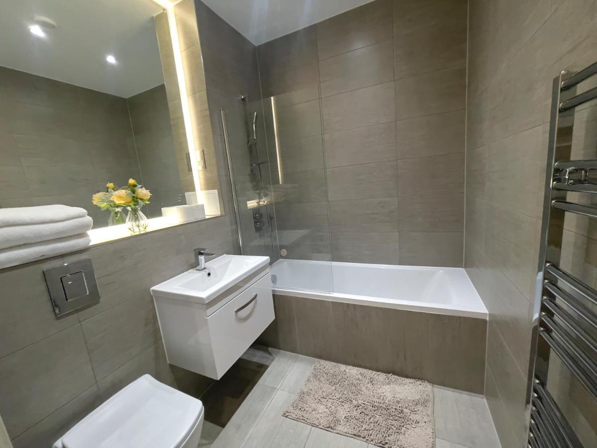 Lovely 2 Double Bedroom Flat With Free Parking - At The Atrium Mk Milton Keynes Kültér fotó