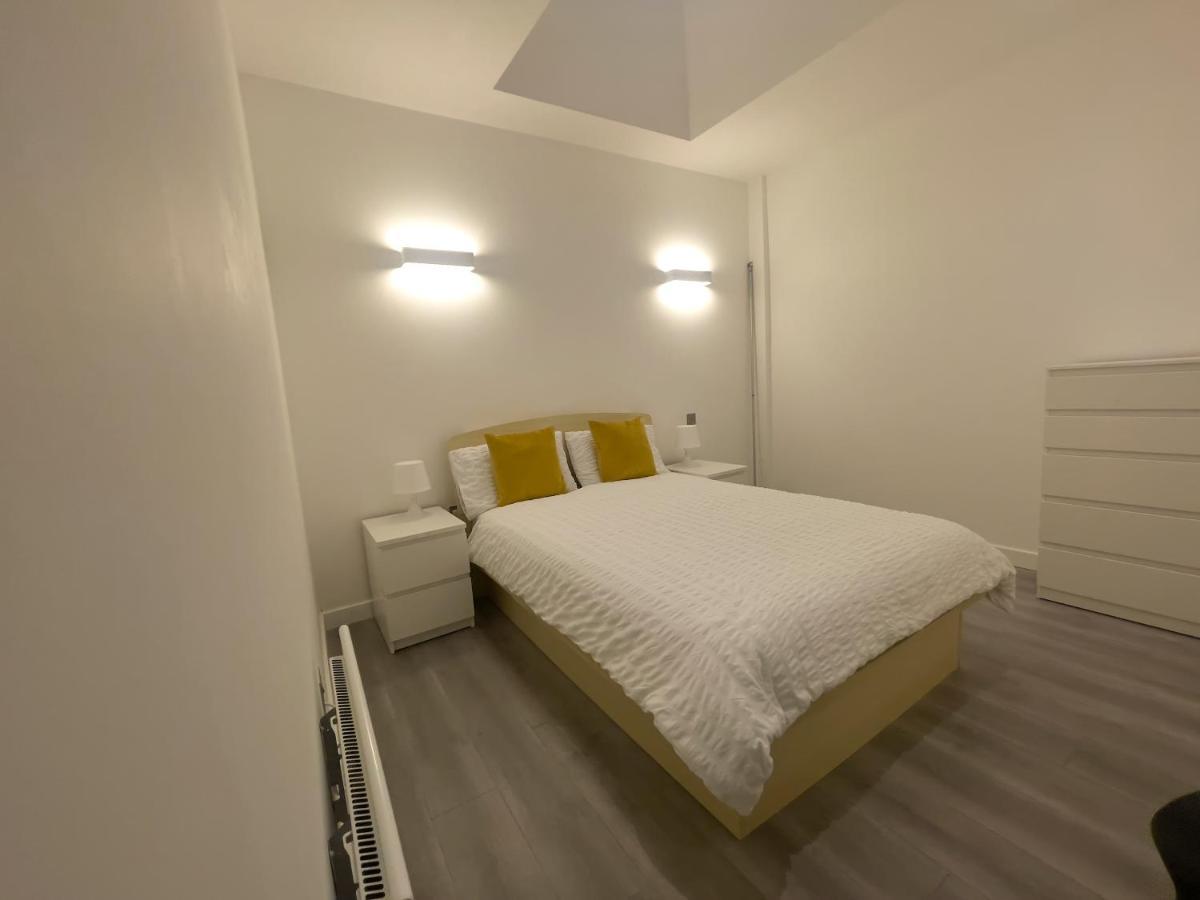 Lovely 2 Double Bedroom Flat With Free Parking - At The Atrium Mk Milton Keynes Kültér fotó