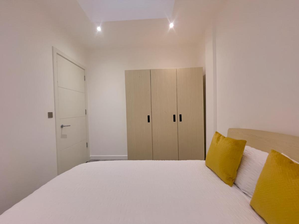 Lovely 2 Double Bedroom Flat With Free Parking - At The Atrium Mk Milton Keynes Kültér fotó